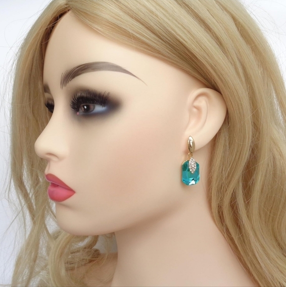 NIB 18k Gold Plated Crystal Zircon   LAKE BLUE EARRINGS. AQUA - Picture 3 of 3
